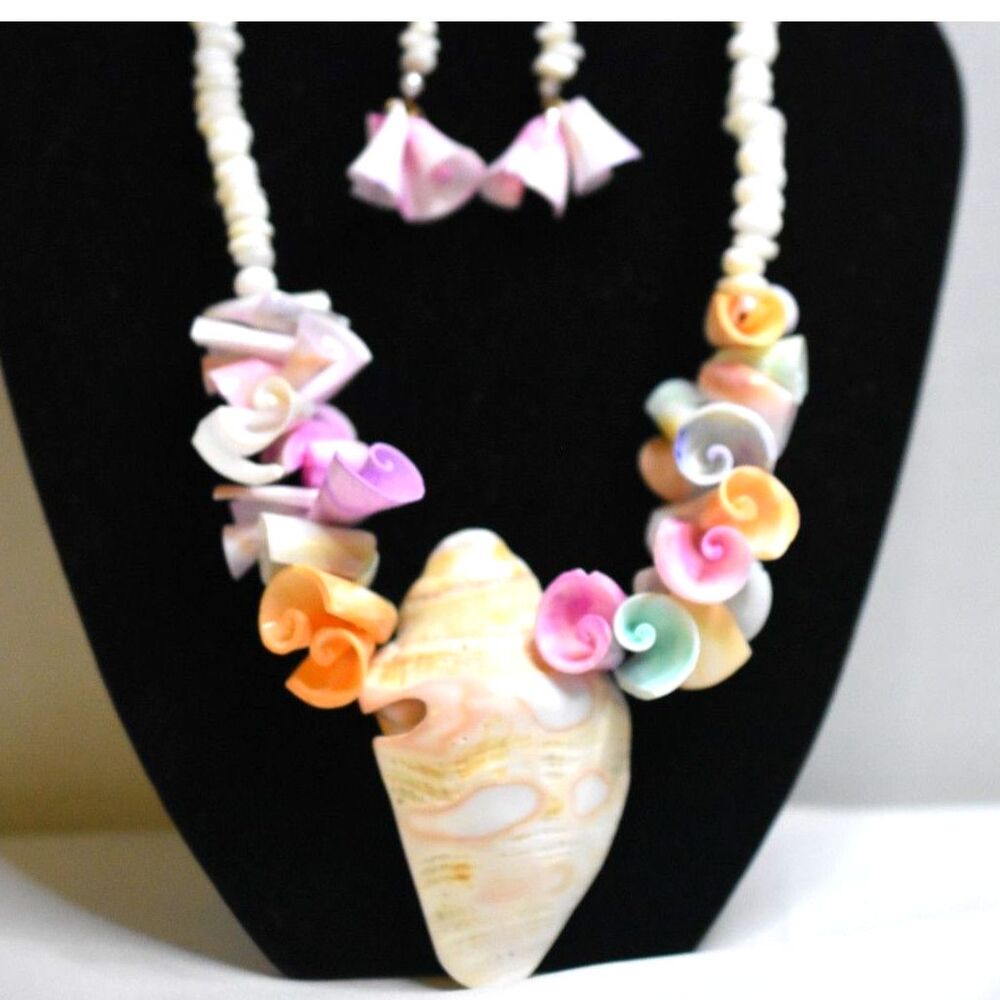 NIP Bodacious Pastel Seashell Clusters/Conch Pendant/2.5" Earrings 23" Necklace